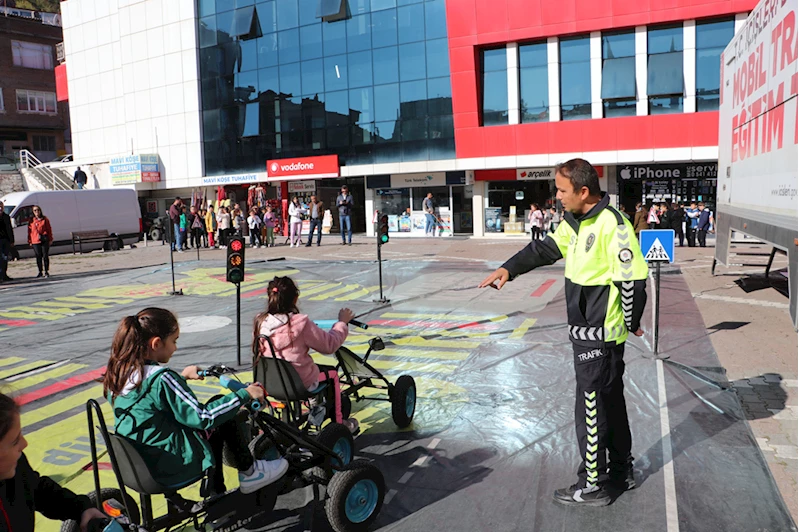 Mobil trafik eğitim tırı ile Havza