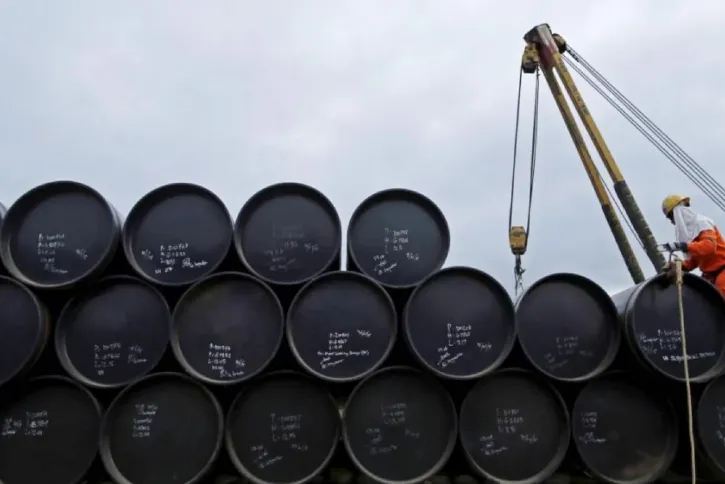 Brent Petrol fiyatı yükselişe geçti! Piyasalardaki belirsizlik sürüyor: Stoklarda düşüş bekleniyor