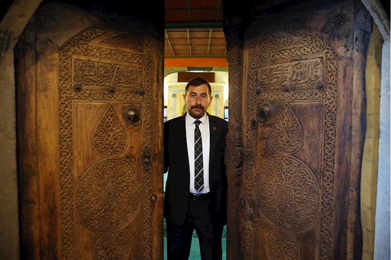 Kastamonu İbn-i Neccar Camisi, ibadete gelenleri 666 yıllık el işlemeli kapısıyla karşılıyor