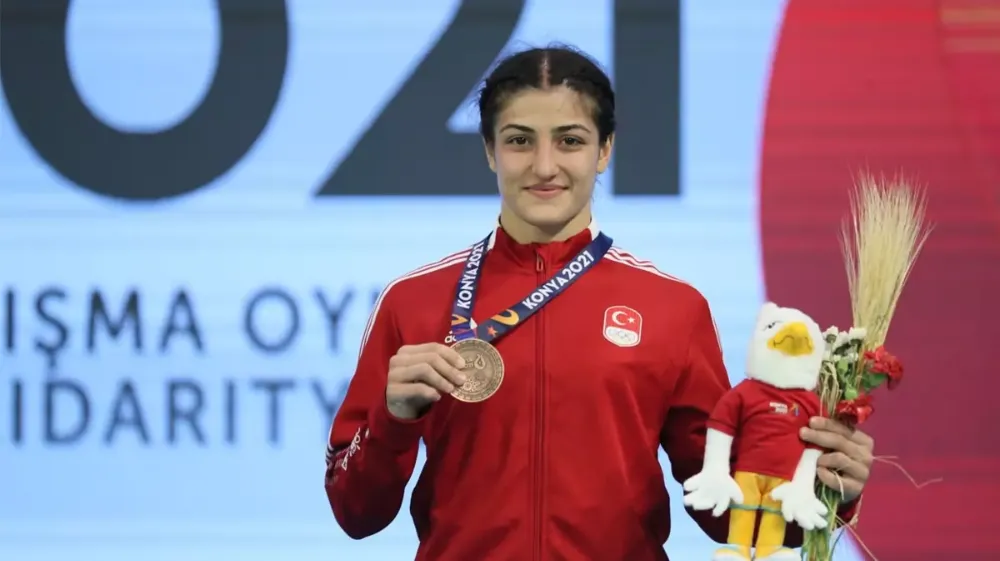 Milli güreşçi Elvira Kamaloğlu