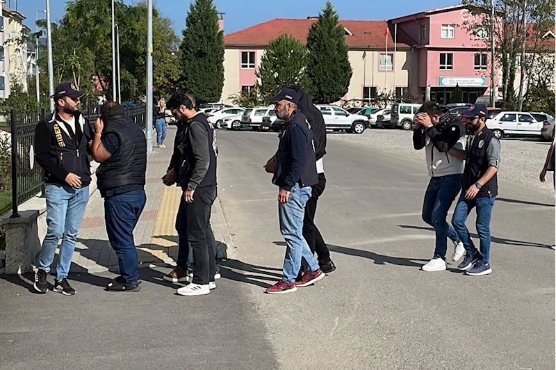Bartın merkezli 3 ilde düzenlenen yasa dışı bahis operasyonunda yakalanan 5 kişi adliyede