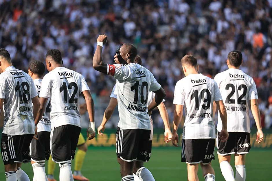 Beşiktaş taraftarlarla yeniden bütünleşti