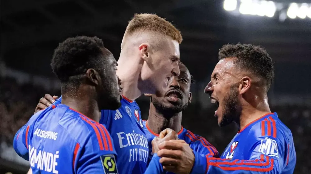 Lyon bu sezon ilk galibiyetini aldı