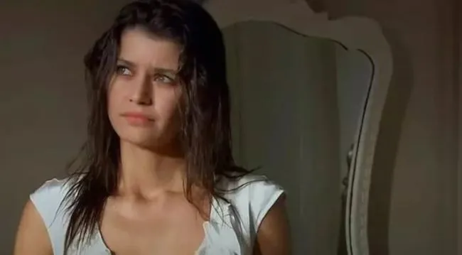 Beren Saat sütyensiz tarzıyla sosyal medyayı salladı! 