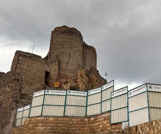 Oltu Kalesi, Kültür ve Turizm Bakanlığı Katkılarıyla Yeniden İnşa Ediliyor!