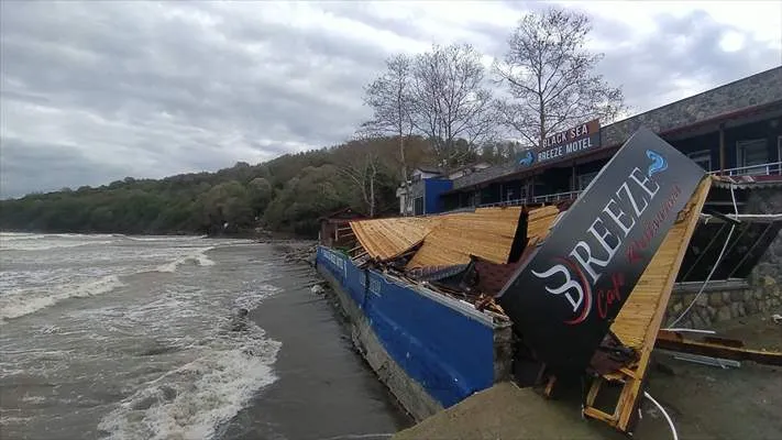 Sağanak ve şiddetli rüzgar Sakarya ve Düzce
