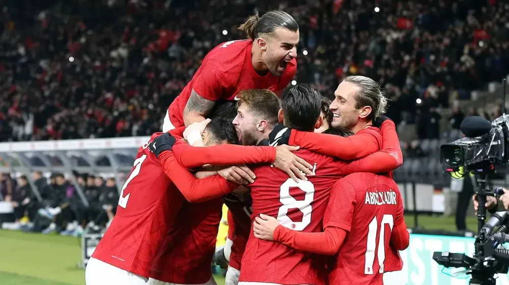 Milliler liderlik aşkına