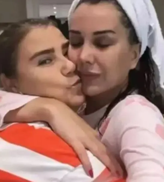 Dilan Polat yardımcısı Şule patronunun montuyla alışverişte!