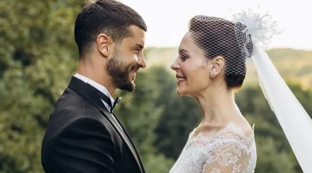 Yıldız Çağrı Atiksoy ve Berk Oktay Çiftinden Bebek Müjdesi