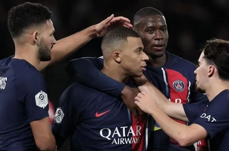 PSG 6 puanlık maçta Monaco