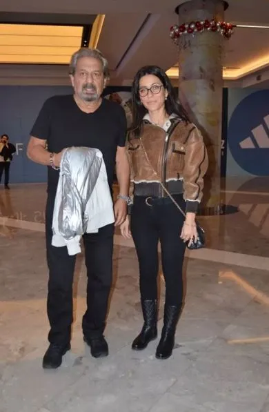 Erman Toroğlu kendisinden 35 yaş küçük eşiyle görüntülendi! 
