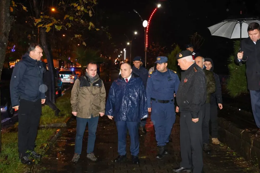 Artvin Valisi Cengiz Ünsal, Hopa Kıyılarındaki Kuru Yük Gemisi Olayını İnceledi