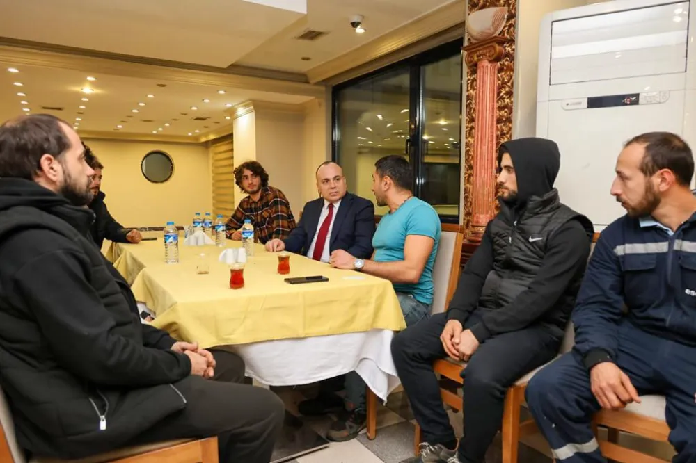 Artvin Valisi Ünsal, Karaya Oturan Gemi Mürettebatına Geçmiş Olsun Ziyaretinde Bulundu