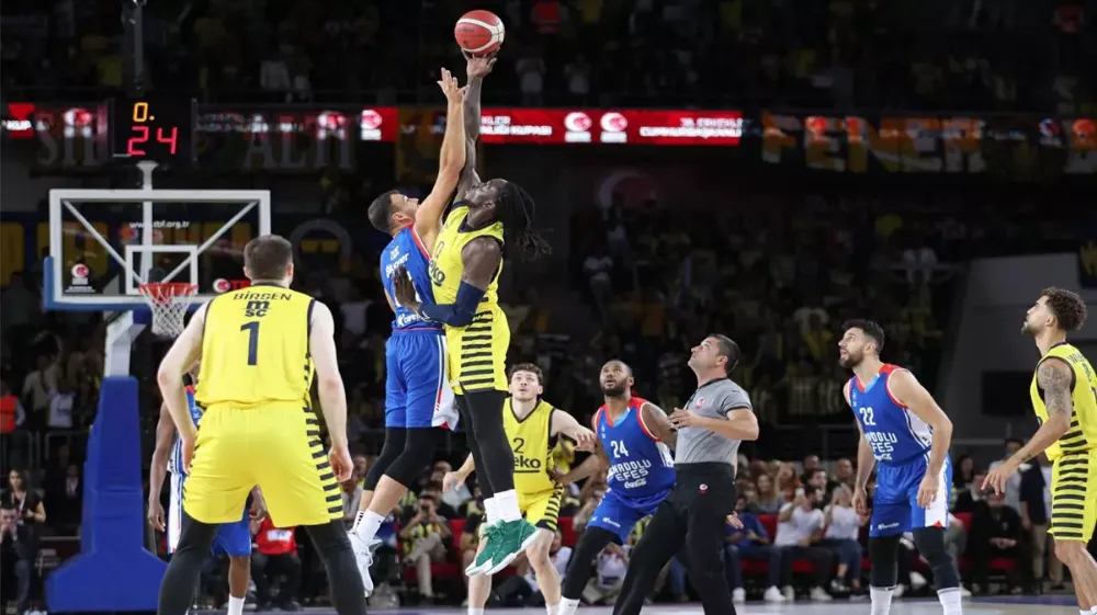 Anadolu Efes evinde Fenerbahçe Beko