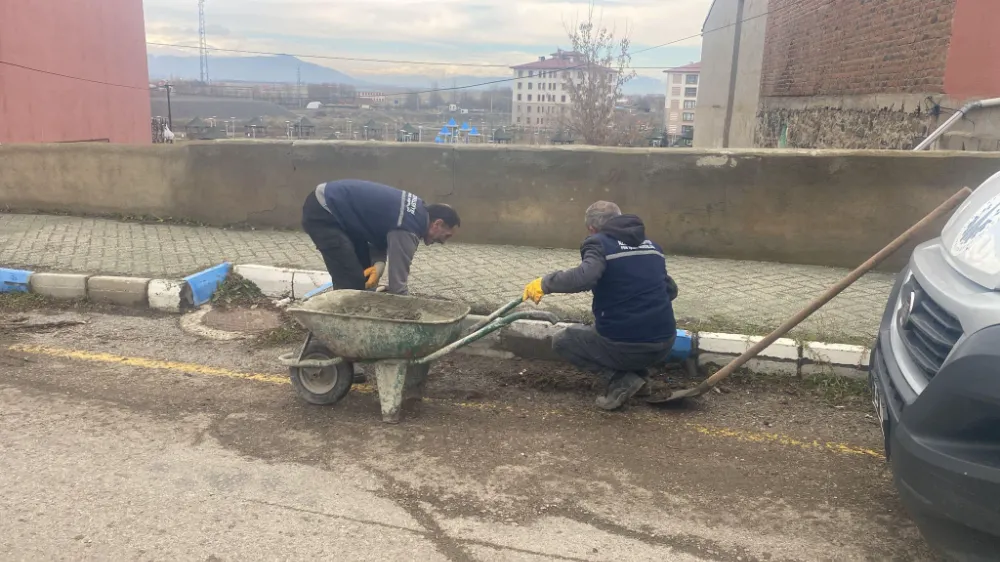 Aziziye Belediyesi Yol-Kaldırım Bakım ve Onarım Çalışmalarına Devam Ediyor