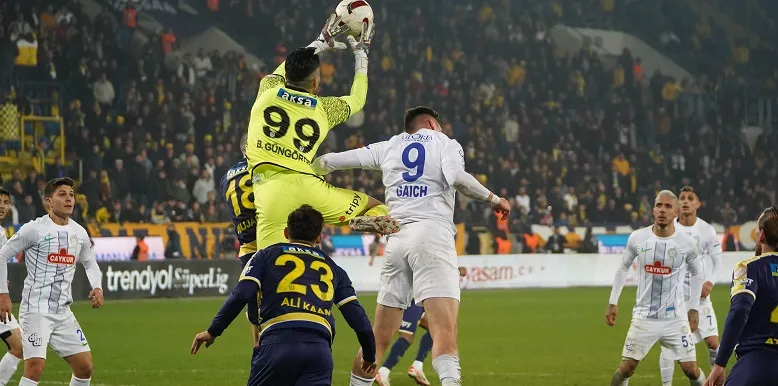 Rizespor Deplasmanda Gülmeyi Unuttu