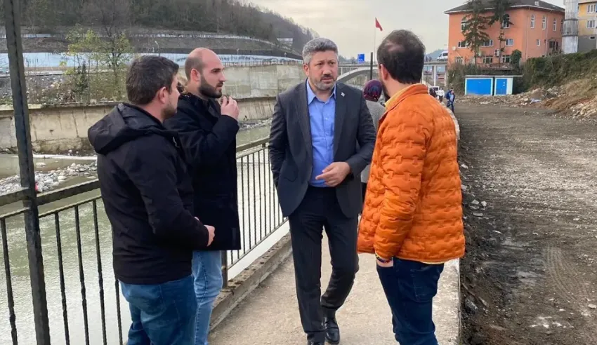 GÜNEYSU BELEDİYE BAŞKANI RIFAT ÖZER, TOKİ 2. ETAP PROJESİ ÇEVRESİNDE YERİNDE İNCELEMELERDE BULUNDU