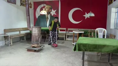 Kocasından devraldığı kırsaldaki köy kahvesini 17 yıldır işletiyor