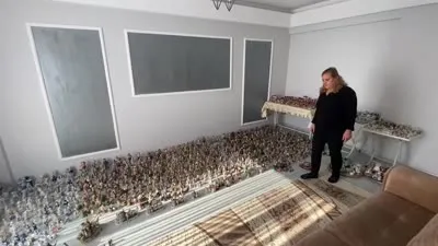  1500 parçalık mini biblo koleksiyonu için ülke ülke gezdi