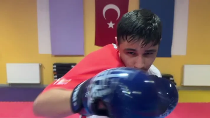  Zayıflamak için başladığı kick boksta dünya kupası üçüncülüğüne uzandı