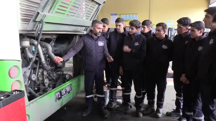  Meslek liseli gençler belediyenin atölyelerinde iş hayatına hazırlanıyor