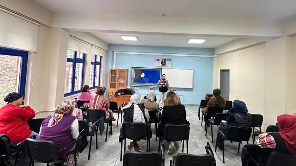 Rize’de KADES Uygulaması Tanıtımı ve Güvenli İnternet Kullanımı konularında bilgilendirme yapıldı