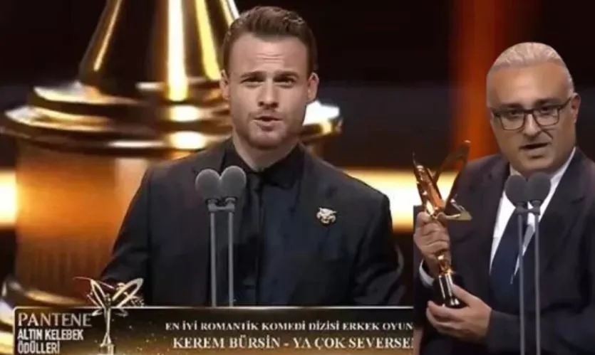 Altın Kelebek’te Kahkaha Dolu Anlar! Rüştü Onur Atilla, Kerem Bürsin’i Taklit Etti