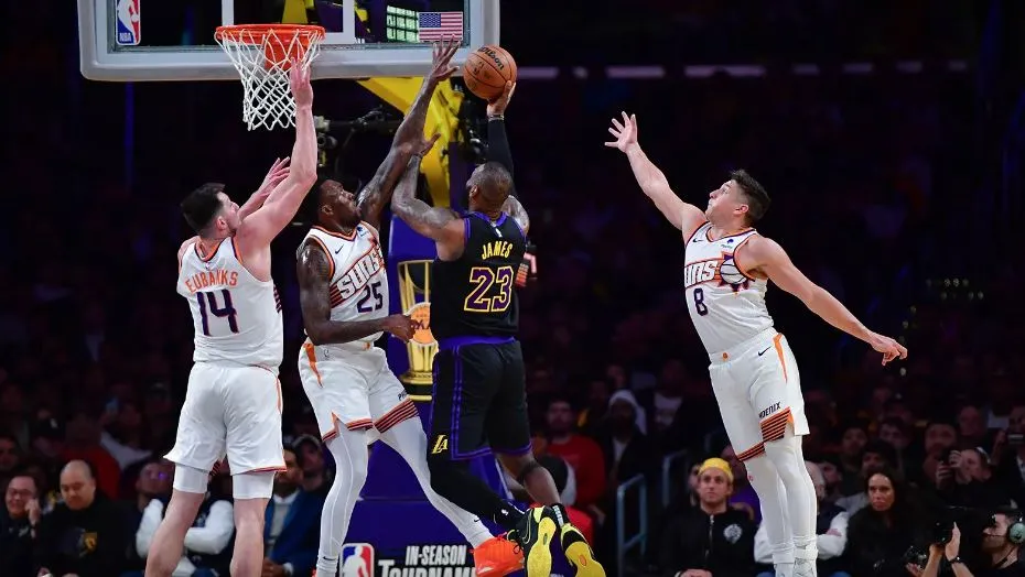 Bucks ve Lakers, konferans yarı finaline yükseldi