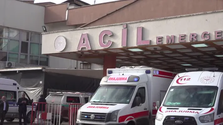  2 minibüsün çarpışması sonucu 18 kişi yaralandı