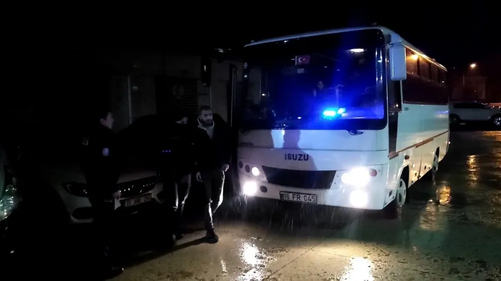 Bursa’da bir dairede yaşayan 17 kaçak göçmen yakalandı