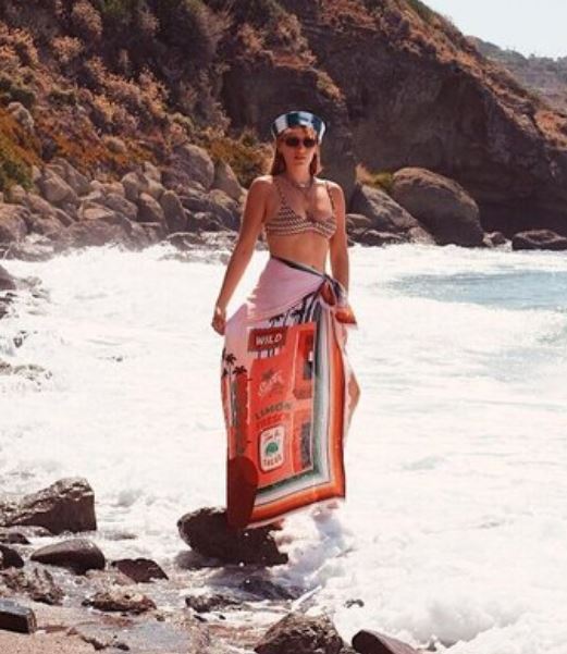 Gizem Karaca bikinili pozlarıyla göz kamaştırdı!