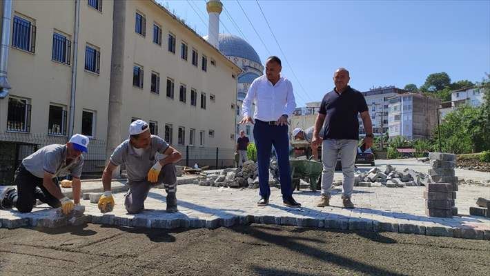 Salıpazarı Belediyesi kilitli parke yapım çalışmalarını sürdürüyor