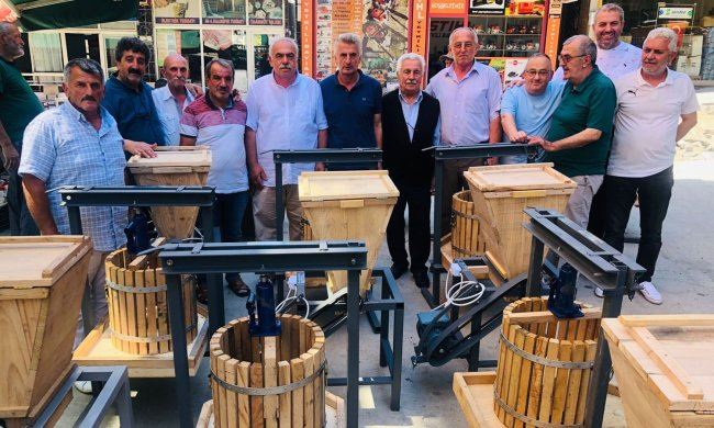 Ardeşen Ziraat Odası, Her Köye Bir Pekmez Makinesi Vererek Tarımsal Üretimi Destekliyor