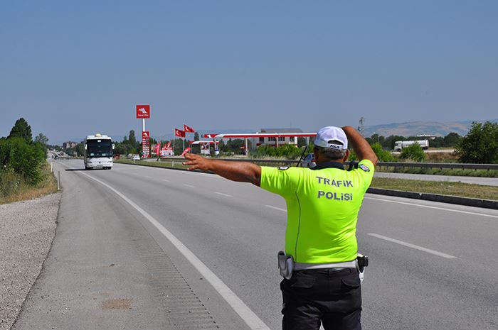 Gümüşhacıköy ilçesinde düzensiz göç ile mücadeleye yönelik huzur uygulaması