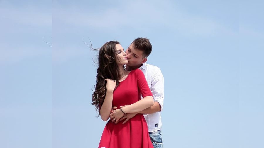 Evli Bir Erkeğin Size Aşık Olduğunu Nasıl Anlarız?