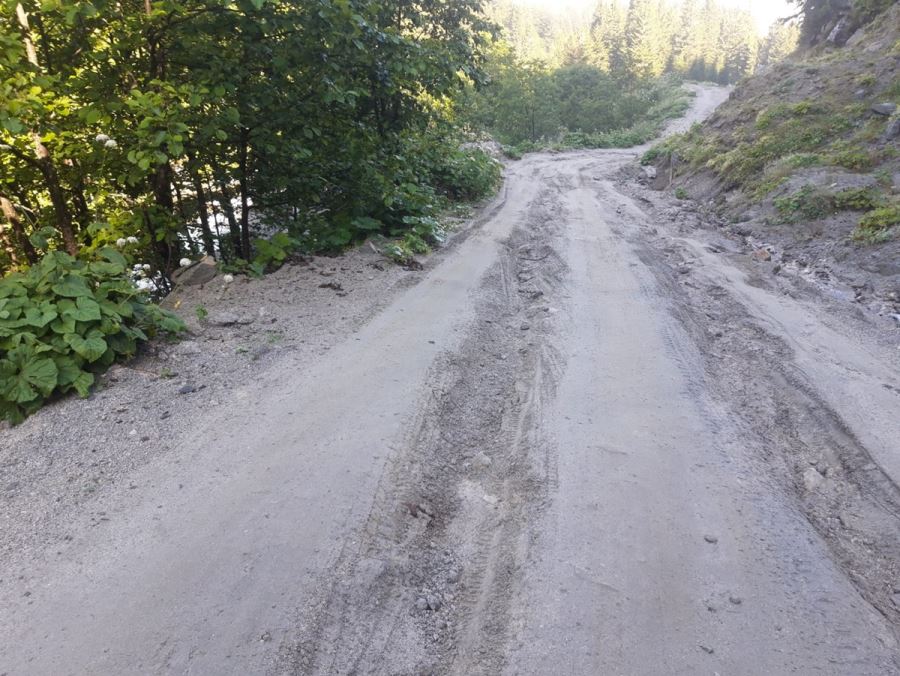 Sezon bitiyor yollar hala bozuk