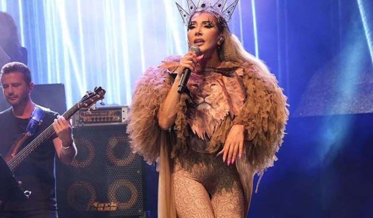 Hande Yener Komşuyu Salladı!