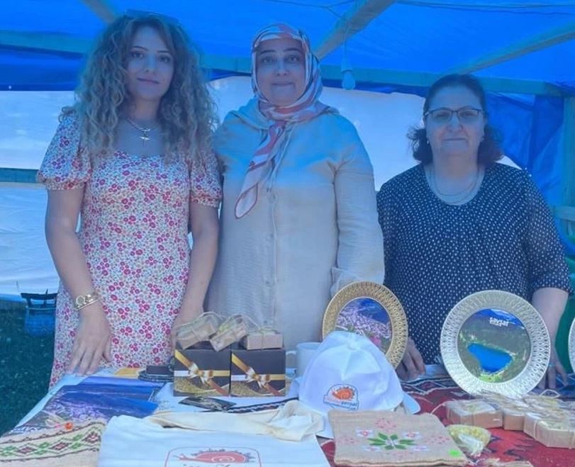 Ürettiği “altın otu sabunu” Sahara Festivali stantlarında yerini aldı