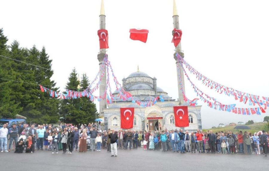 Haçkalı Hoca’yı Anma Etkinliği’ yağmura rağmen yoğun katılımla gerçekleştirildi