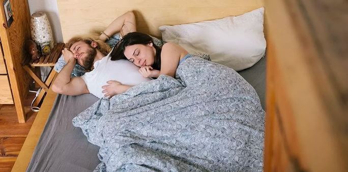 Çiftler Arasında Giderek Popüler Hale Gelen Uyku Boşanması Nedir?