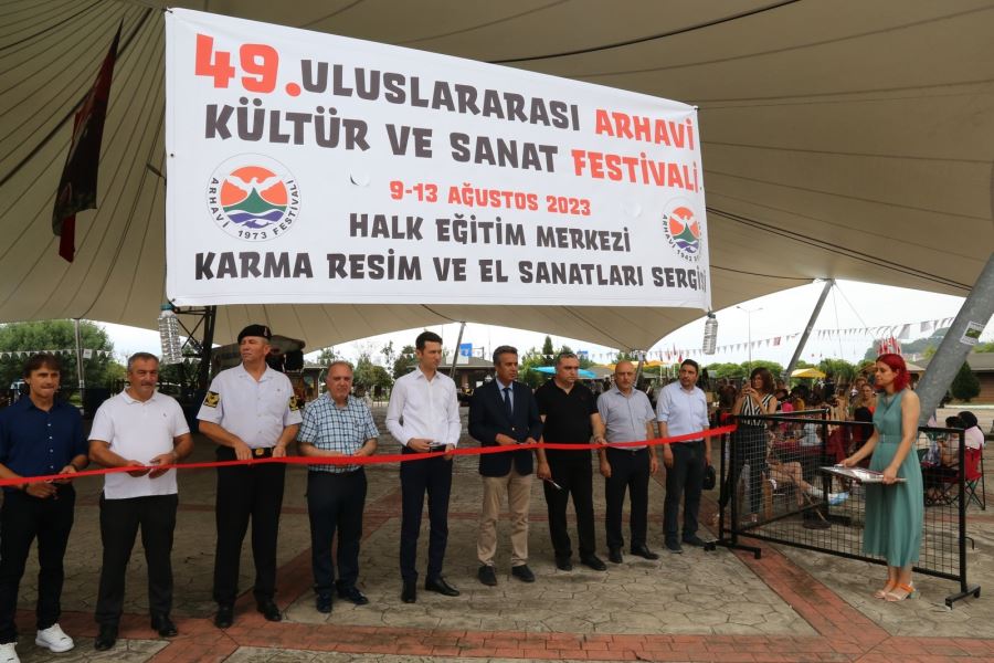 Festival Bünyesinde Hazırlanan Karma Resim ve El Sanatları Sergisinin Açılışı Yapıldı