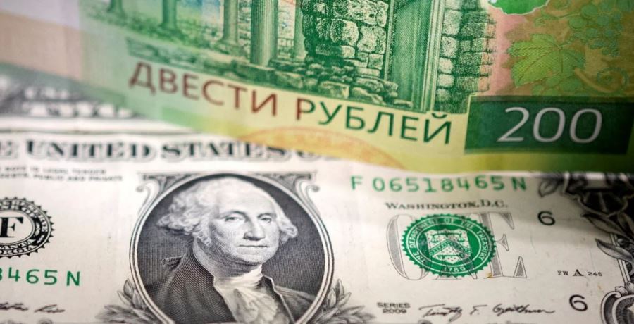 Dolar/ruble paritesi Mart 2022’den bu yana ilk defa 100’ü geçti