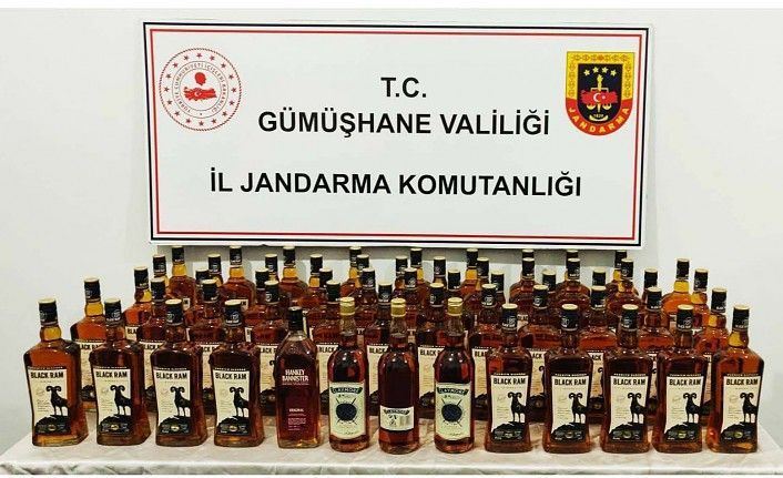Tur otobüsünde 58 litre bandrolsüz içki (viski) yakalandı
