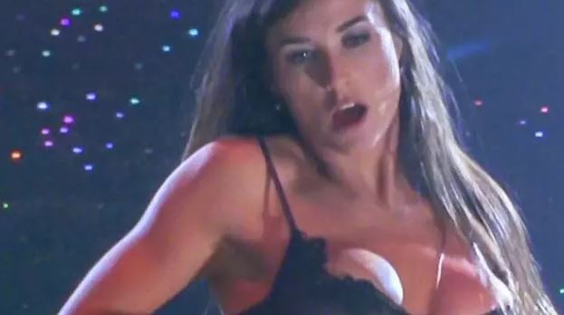 60 Yaşındaki Demi Moore Bikinili Yakalandı! Yıllara Meydan Okuyor!