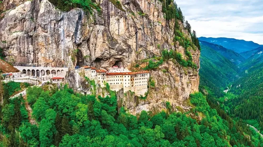 Bir Ayağı Trabzon