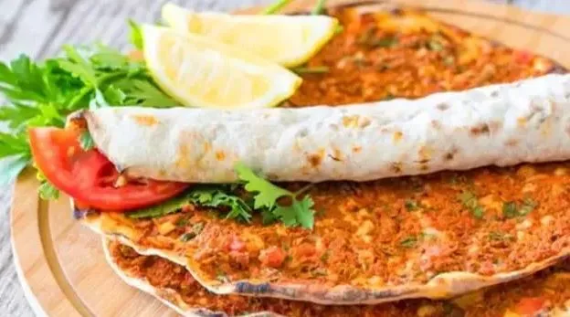 Ev yapımı Kolay Lahmacun Tarifi! 