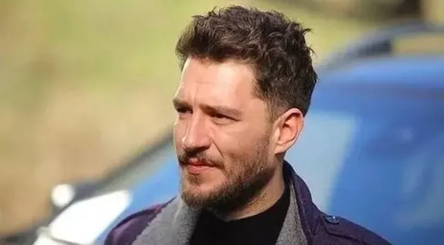Uraz Kaygılaroğlu Evde Spor Yaparken Paylaştı!