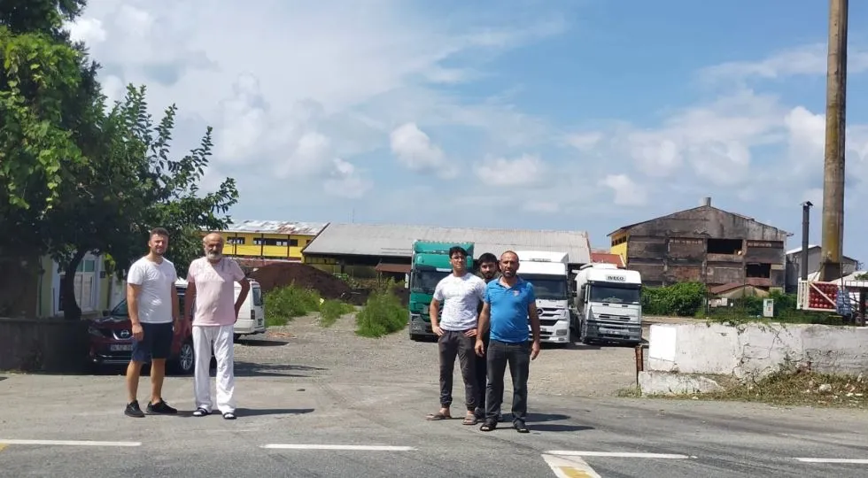 Çay Fabrikasının Atık Kokusu Esnafı Olumsuz Etkiliyor!