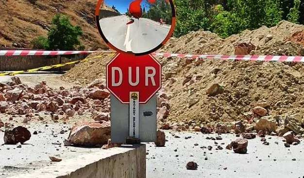 Bayburt Şehir Merkez Kaleardı Yolu Araç ve Yaya Ulaşımını Kapatıldı!