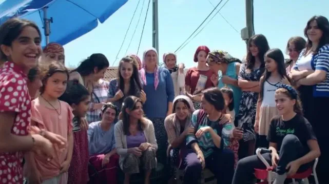 Kirli Sepeti Oyuncuları Kim, Konusu Ne?